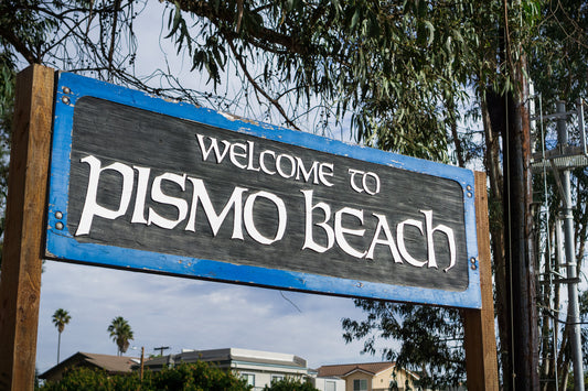 Wood sign reading Welcome to Pismo Beach